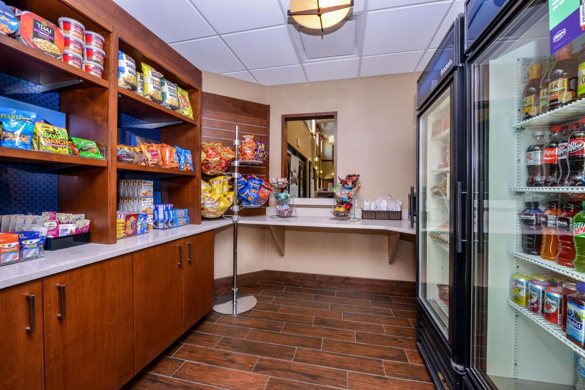 Hampton Inn & Suites Boulder North Екстериор снимка